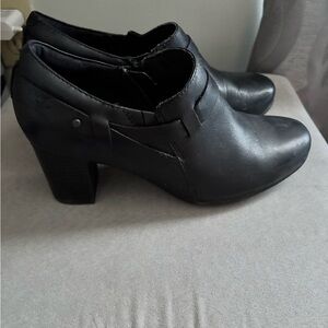 Clarks Black Leather Mid Heel Slip-On Pumps